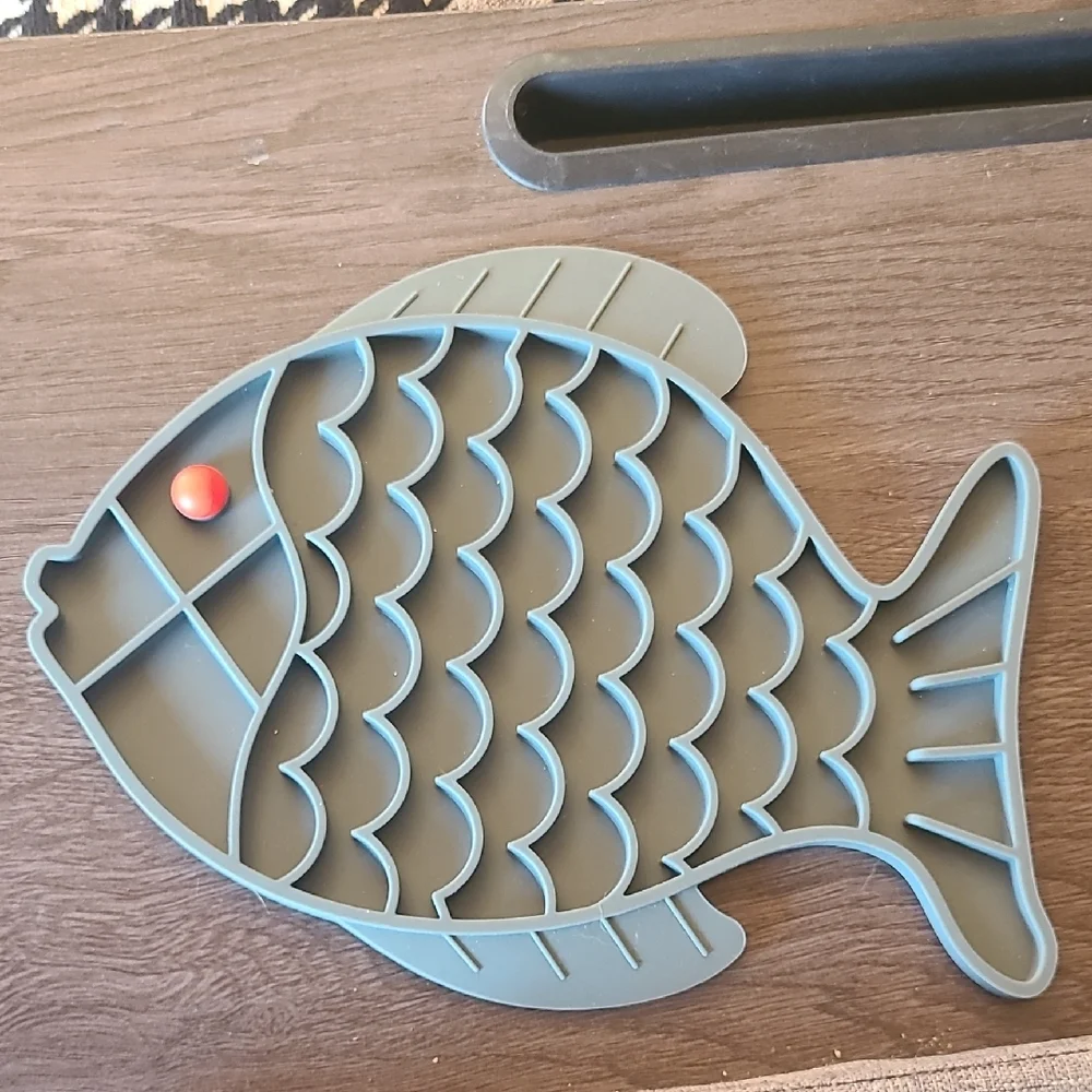 Fish-Shaped Silicone Cat Feeder NWT
